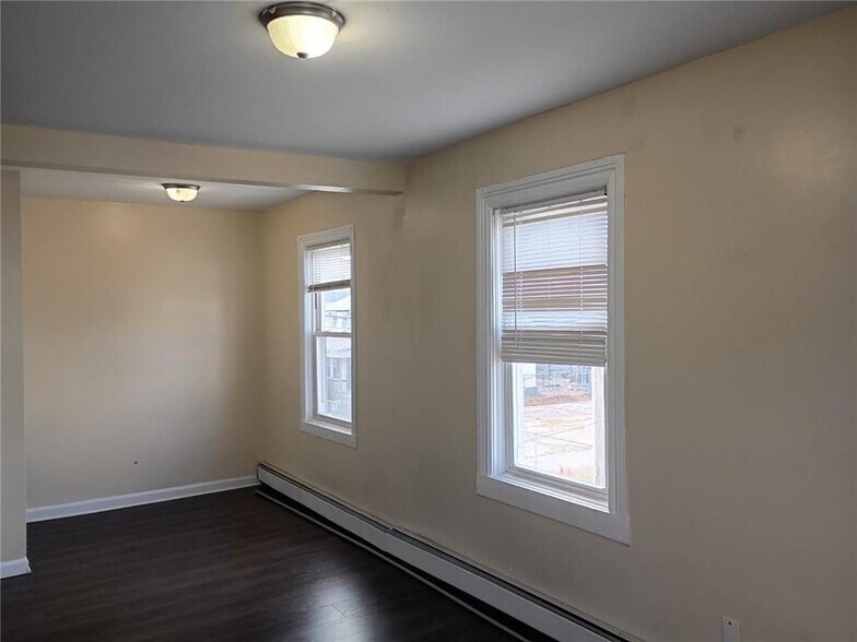 Building Photo - 278 Sayles St