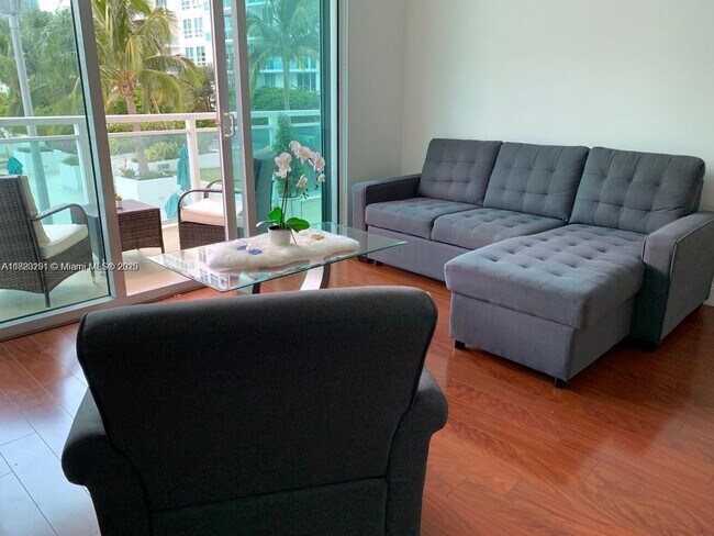 Building Photo - 950 Brickell Bay Dr