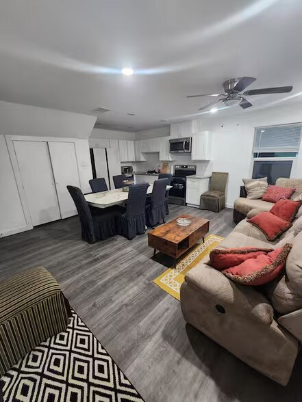 Building Photo - 5212 Ina St