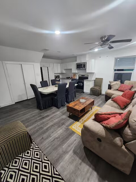 Building Photo - 5212 Ina St