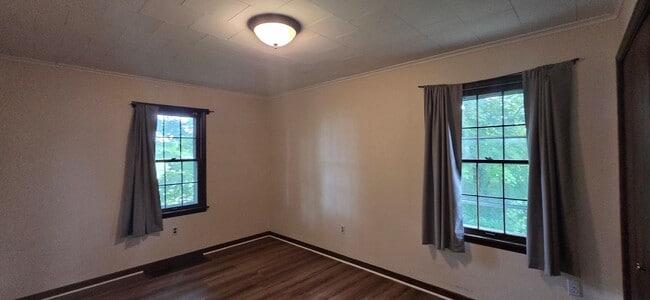 Building Photo - 13497 Center Rd
