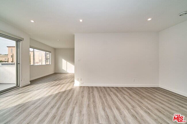 Building Photo - 425 S Willaman Dr