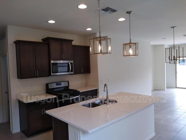 Building Photo - 10683 W Dickerson Dr