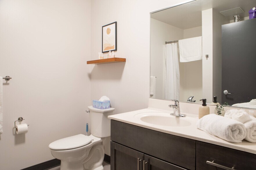 Building Photo - 333 W State St