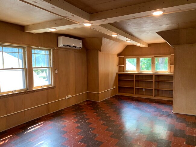 Up stairs studio - 4021 23rd Ave S