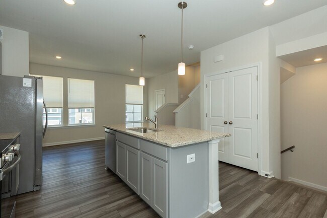 Building Photo - 3 Bed, 2 Full/2 Half Bath, Well Maintained Townhome in Inwood, WV