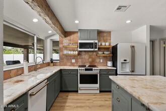 Building Photo - 5449 E Larkspur Dr