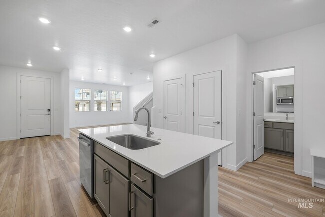 Building Photo - 4234 W Cirrus Ln
