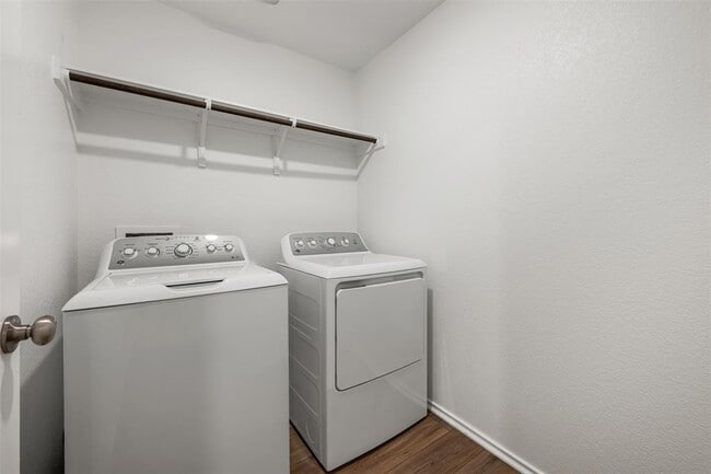 Building Photo - 148 Perfect World Lp