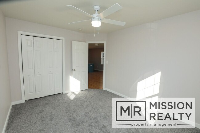 Building Photo - -- 3 BED 2 BATH HOME IN POPULAR NORTH SIDE --