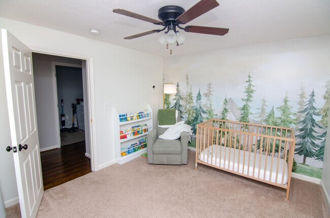 Building Photo - Quaint Single Family Home