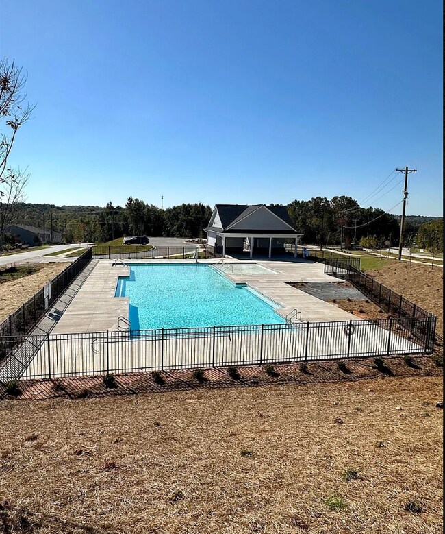 Building Photo - 107 Glen Forest Dr