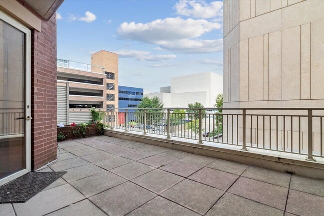 Building Photo - 333 W Mifflin St