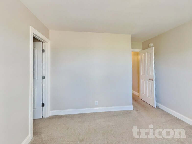 Building Photo - 1410 Deerskin Ct