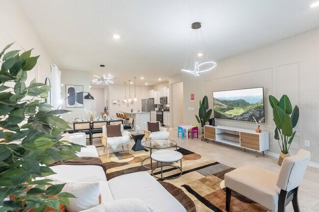Building Photo - 7215 Oakmoss Loop