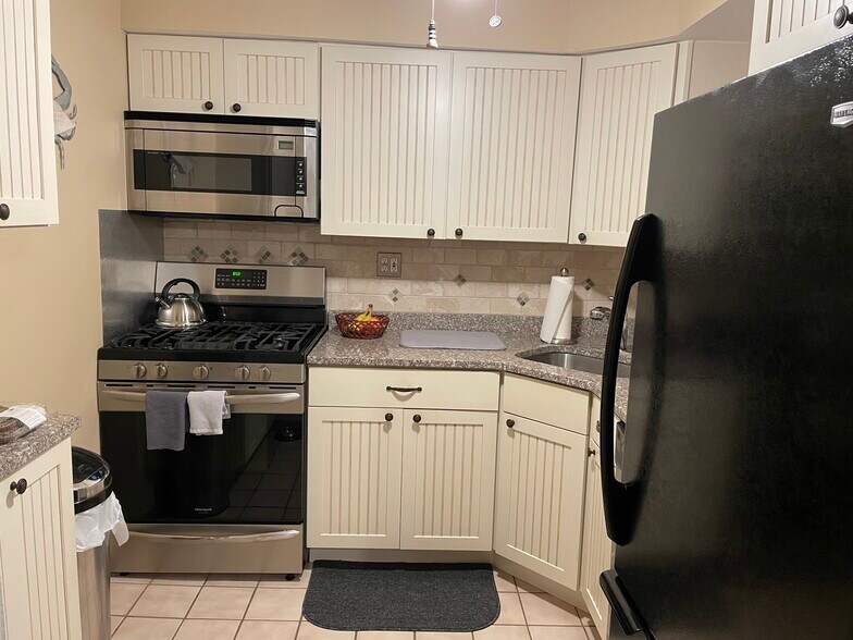 Building Photo - 103 2nd Ave