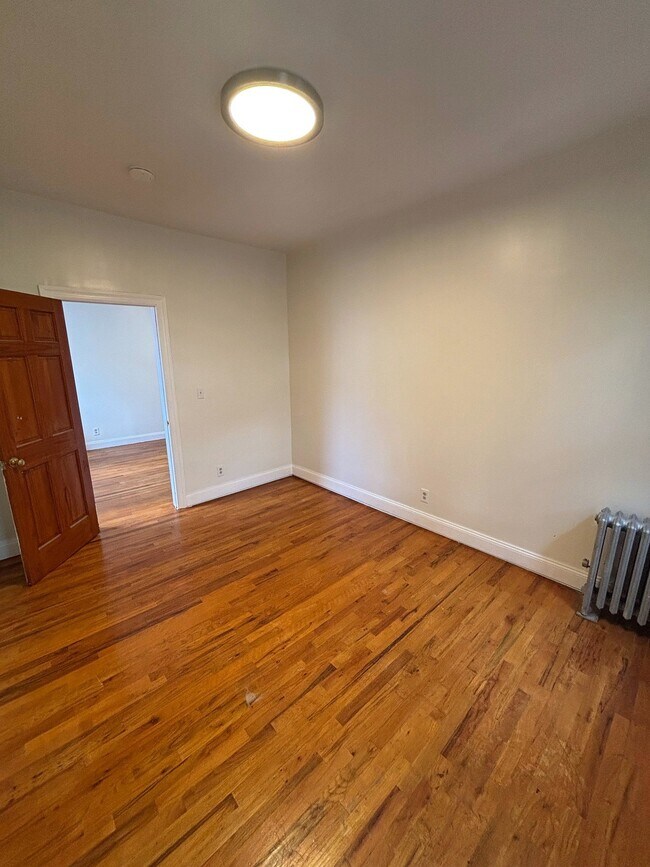 Building Photo - 309 E 91st St