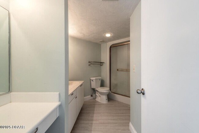 Building Photo - Coastal Living meets convenience in the He...