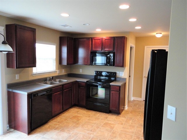 Building Photo - 218 Shipyard Lane