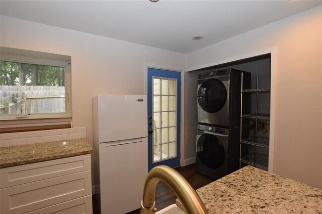 Building Photo - 11404 Walnut Ridge Dr