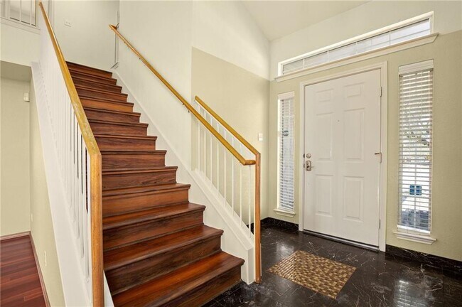 Building Photo - 1825 Golden Sunrise Ln