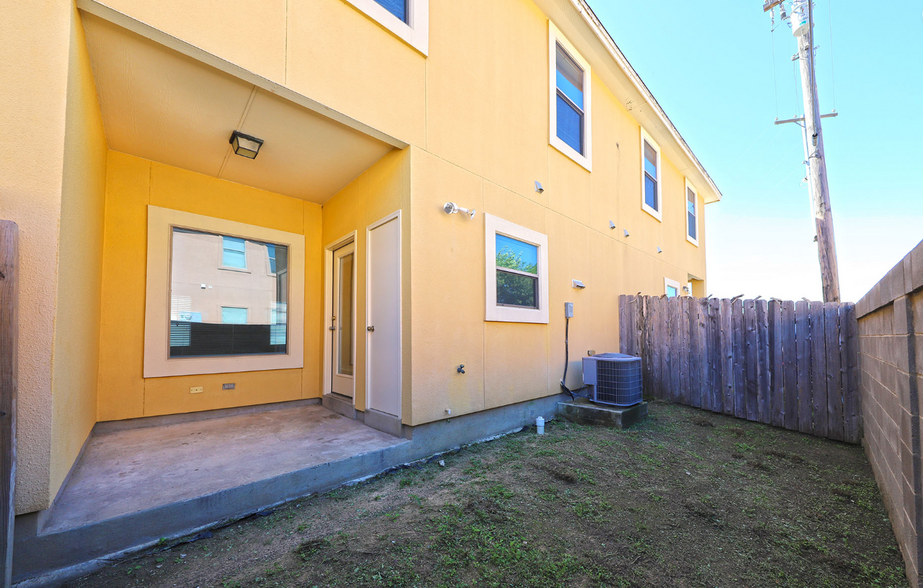 Building Photo - 9807 Sterling Loop