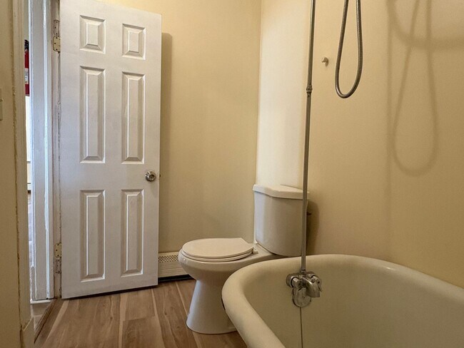 Building Photo - 36 Walnut St