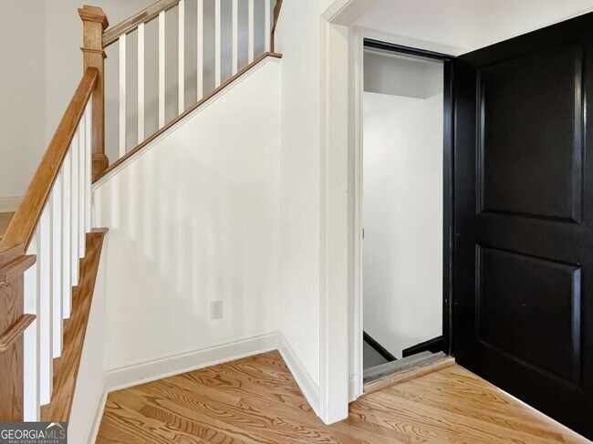 Building Photo - 8275 Majors Ridge Way