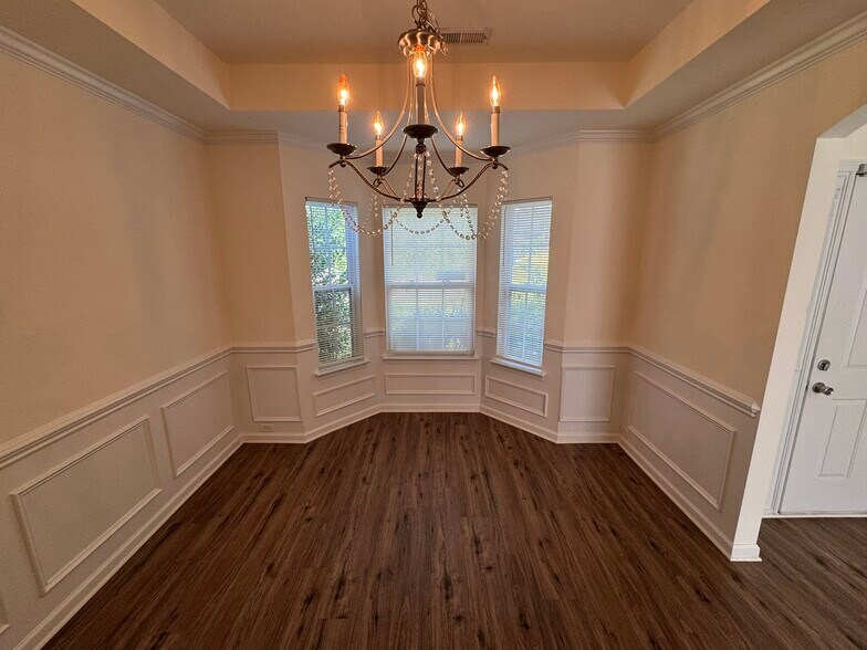 Building Photo - 2818 Oakdale Pasture Dr