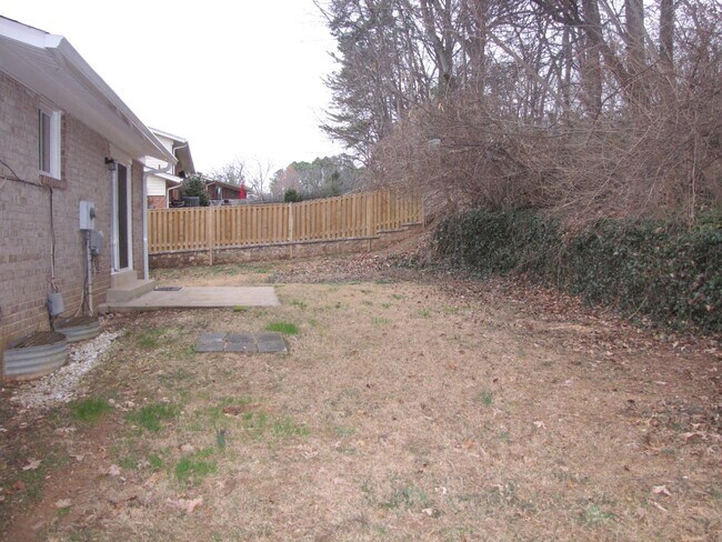 Building Photo - Renovated 4 level single family home in Ki...