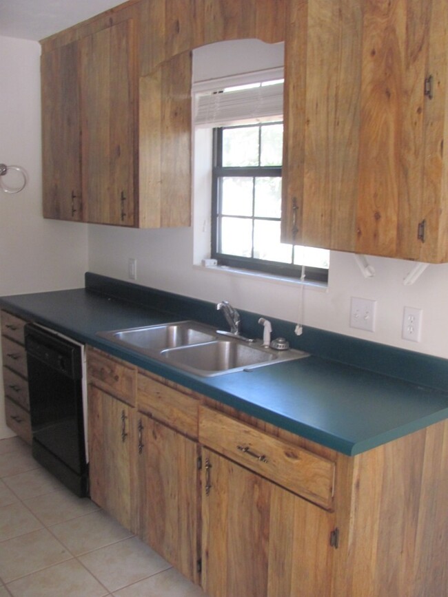 Building Photo - 3/2 house in convenient NW location!