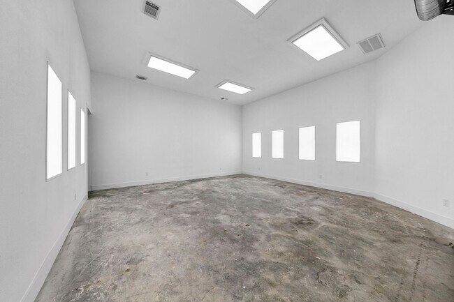 Building Photo - 3138 Reed Rd