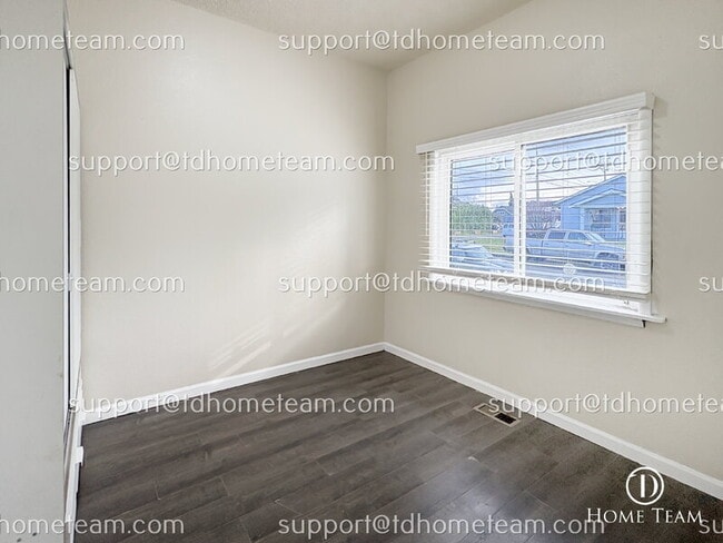 Building Photo - 705 S 60th St