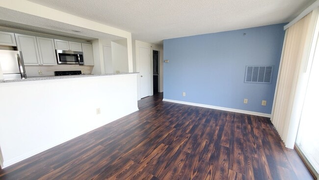 Building Photo - Updated condo across from UNCC!! Dont Miss...