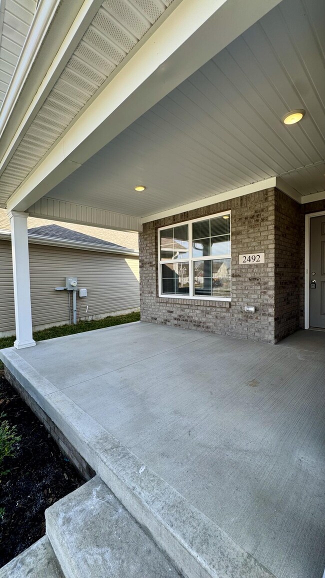 Building Photo - 2492 Feathersound Wy