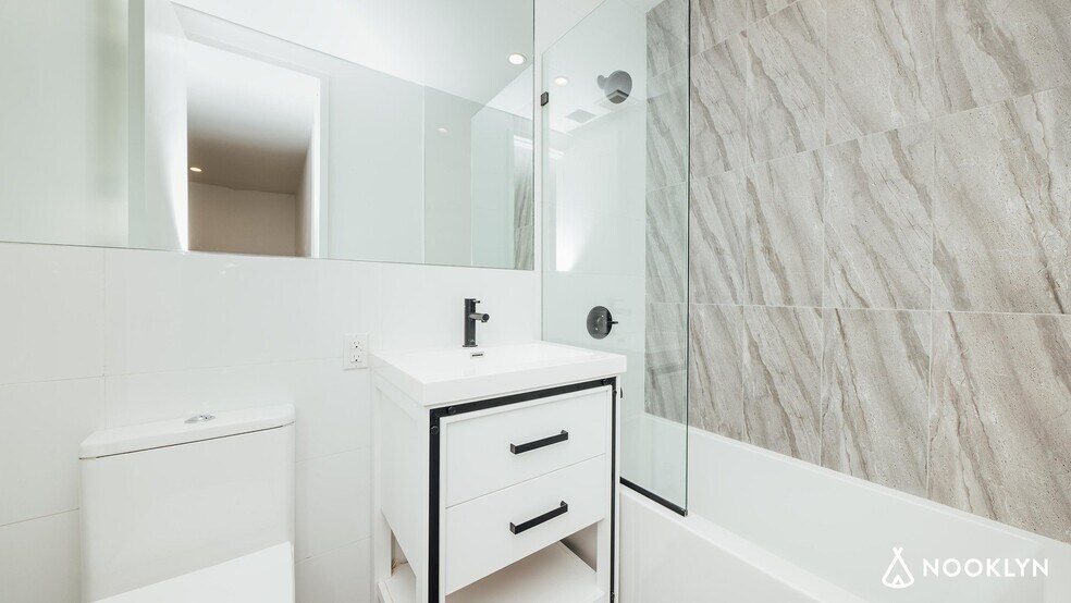 Building Photo - 282 E 32nd St