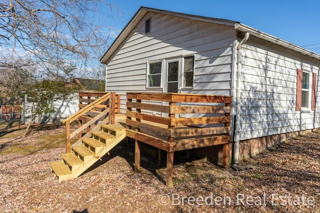 Building Photo - 928 Fairview Dr SW