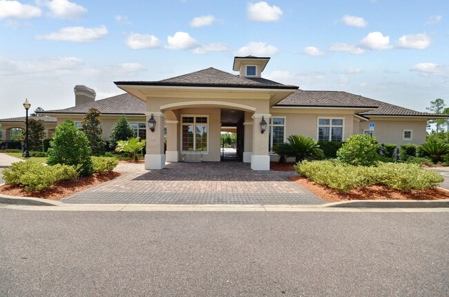 Building Photo - Modern 4BR Home with 3 Full Baths in River Glen | Screened Porch & Resort-Style Amenities