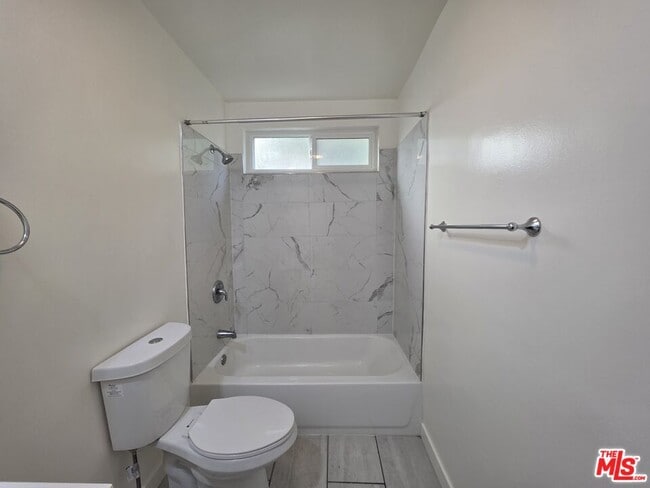 Building Photo - 10815 Rose Ave