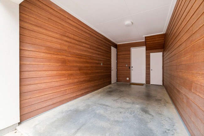 Building Photo - 3100 Menchaca Rd