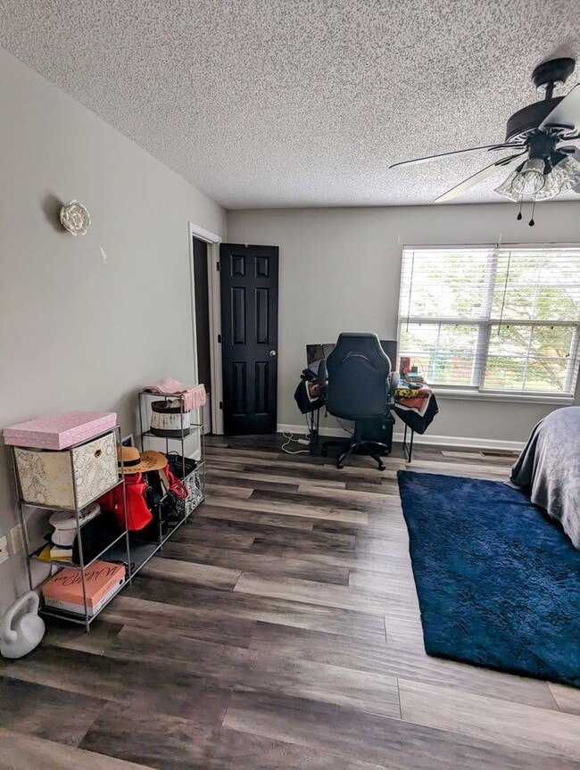 Building Photo - 3 Bedroom 3 Bath Townhome Close to GCSU in The Grove