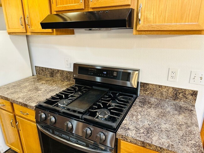 Building Photo - Beautiful One Level Home w/ RV Parking