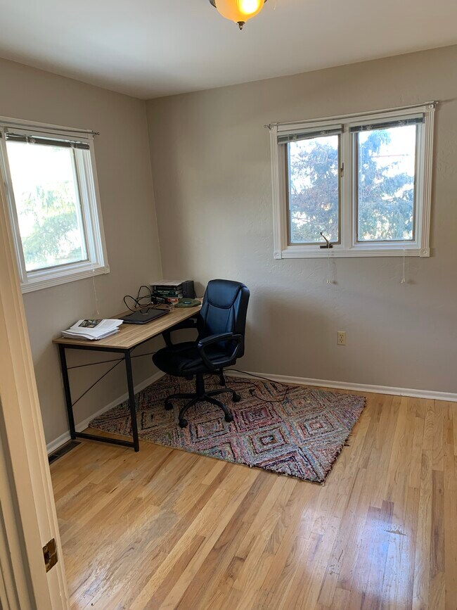 Building Photo - 817 Holter St