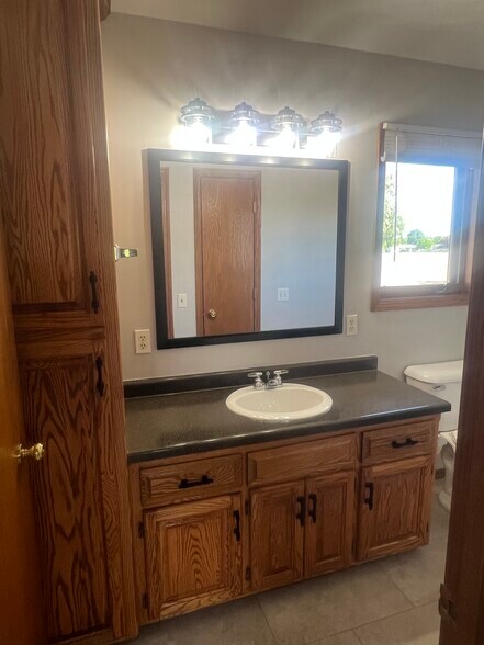 Main full bath room - 2660 Sandra Rose Ln
