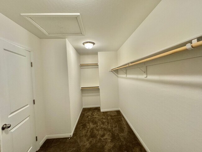 Building Photo - Newer Home with Gated Community Single Fam...