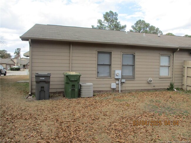 Building Photo - 5575 Robmont Dr