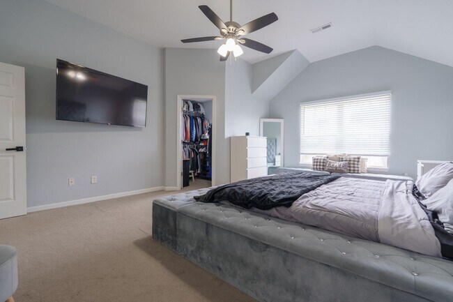 Building Photo - MOVE IN READY 3 Bedroom in the Heart of No...