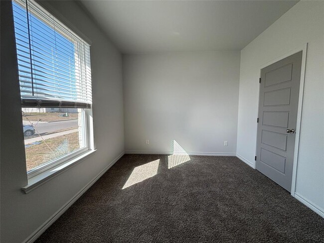 Building Photo - 722 Freedom Cir
