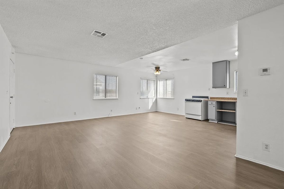 Building Photo - 38501 Larkin Ave