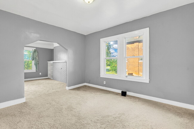 Building Photo - 5061 Dailey Ave